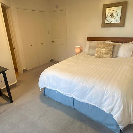 Woodbourne Fairhall Guest Lodge מראה חיצוני תמונה