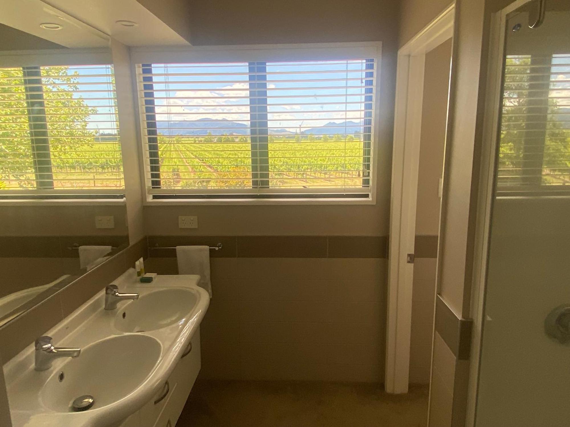 Woodbourne Fairhall Guest Lodge מראה חיצוני תמונה